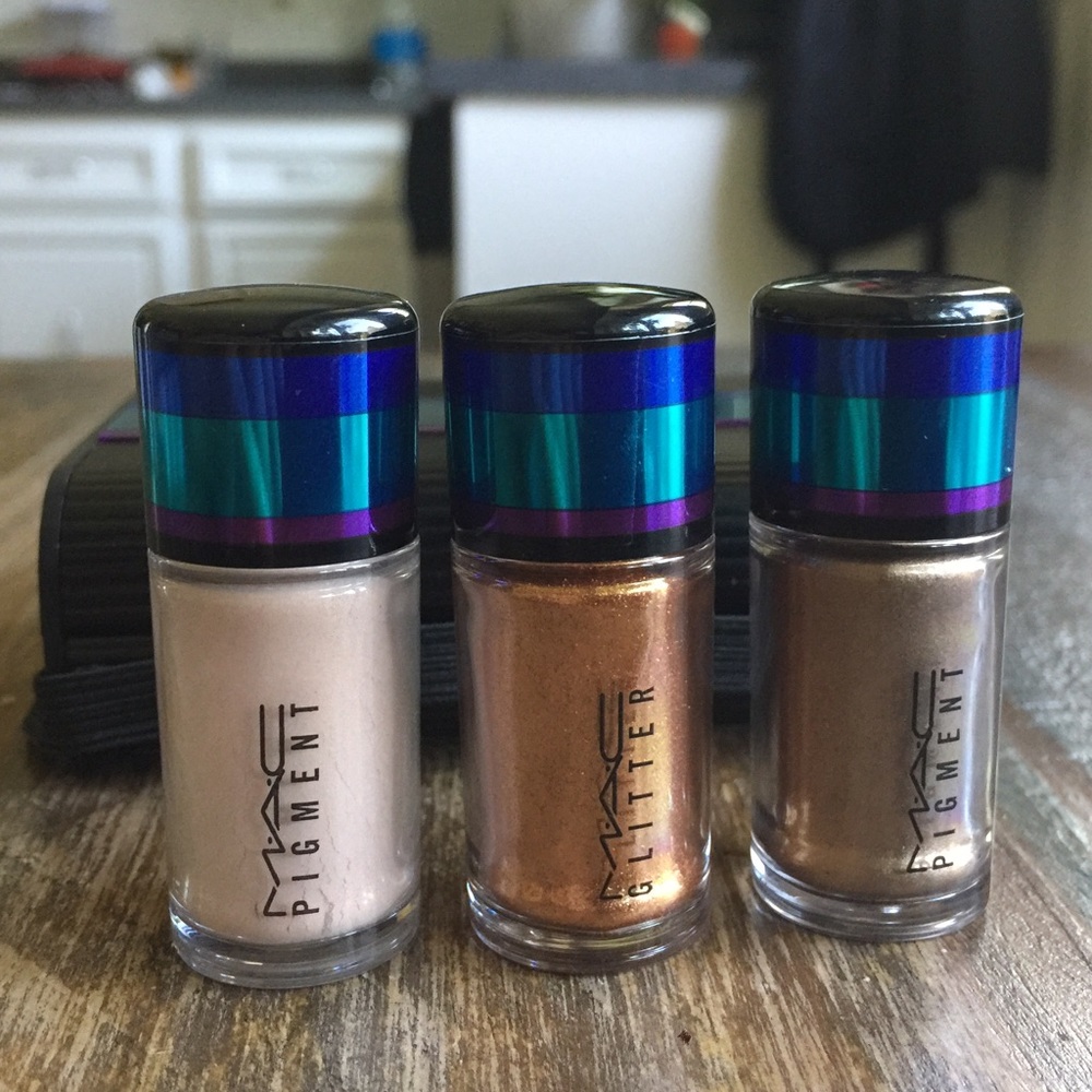MAC eyeshadows and gold glitter